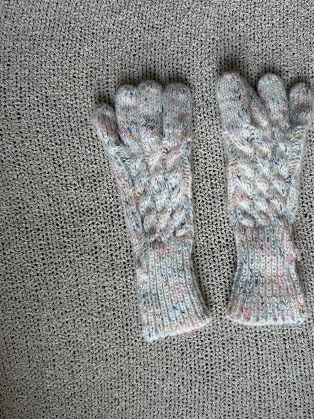 GAP Speckled Cream Knit Gloves